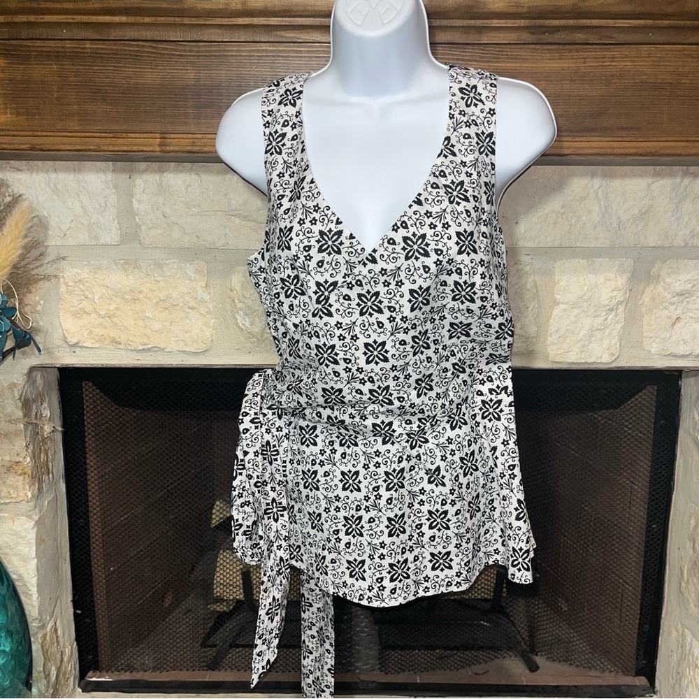 Boden Black White Floral Wrap Top Sleeveless V-Neck Linen Cotton Blouse Size 10